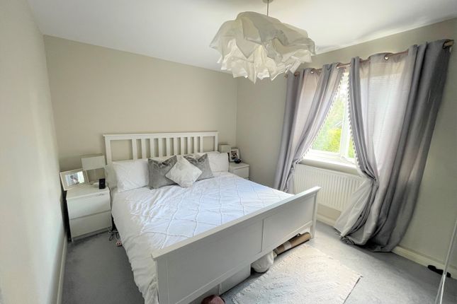 Flat for sale in Fairlands Court, Fairlands Avenue, Guildford