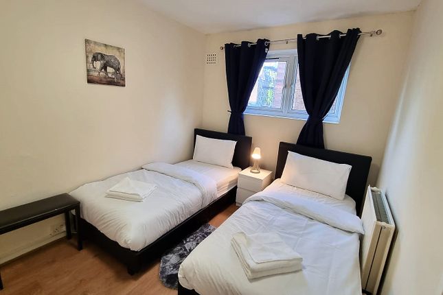 141b, Cooks Road, London photo 2