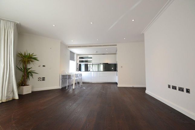 Flat for sale in Carnwath Road, Fulham