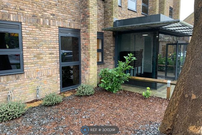 Flat, Dolphin Bridge House Rockingham Road, Uxbridge photo 3