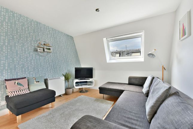 Flat 14,11  - 15, Hayfield Passage, London photo 3
