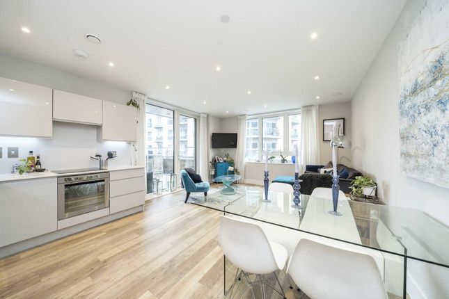 Flat for sale in Bridges Court Road, London