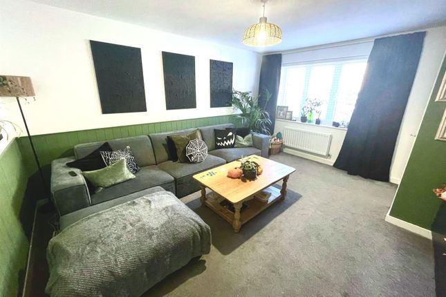 34, Willow Crescent, Chester Le Street photo 2