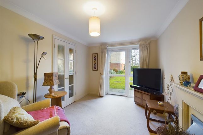 Flat for sale in Millfield Court, Ifield, Crawley
