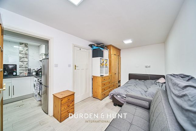 Flat for sale in Godwin Close, Chingford