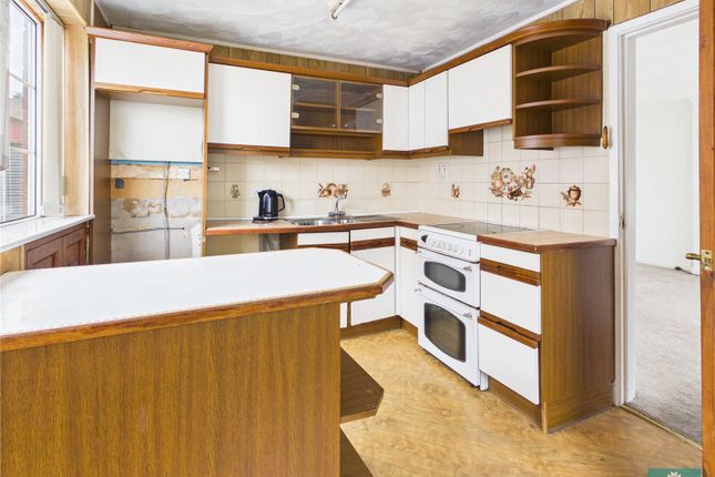 3, Bowland Close, Shaw photo 3