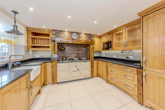 2 Critchlow Court, Stoke-On-Trent photo 4