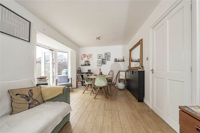 Conifer Cottages, 2d, Botsford Road, London photo 3