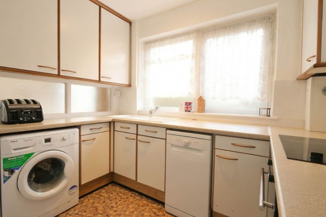 47, Lark Rise, Hatfield photo 2