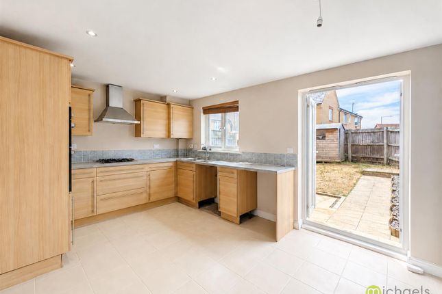 8, Bennett Green, Colchester photo 2