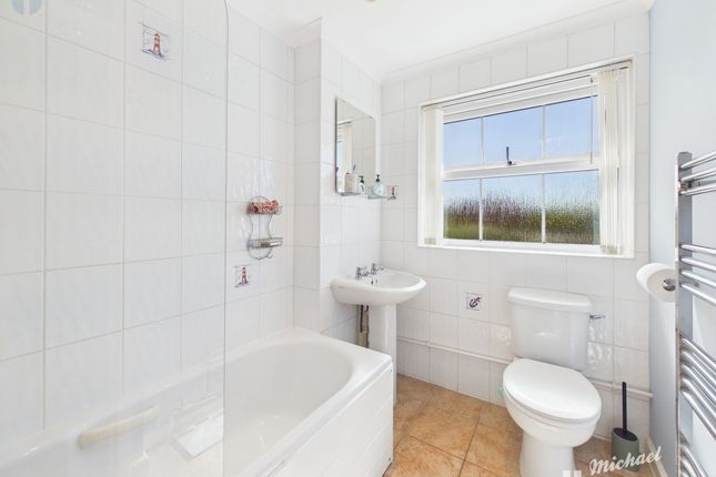 31 Elham Way, Aylesbury photo 4