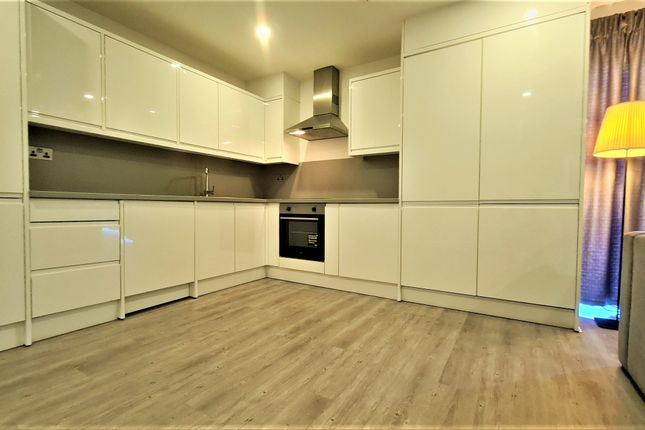 Duplex to rent in Butchers Road, Canning Town