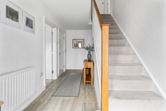 23 Clockfield, Crawley photo 3
