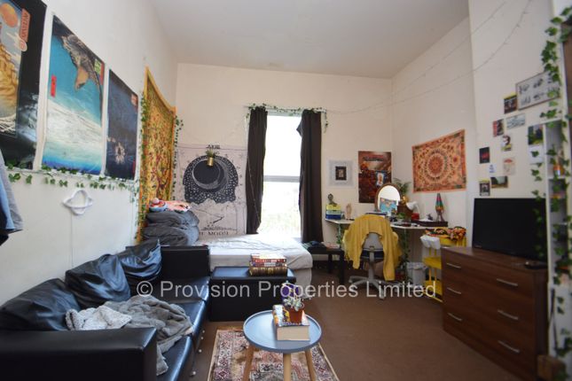Terraced house to rent in Moorland Avenue, Hyde Park, Leeds