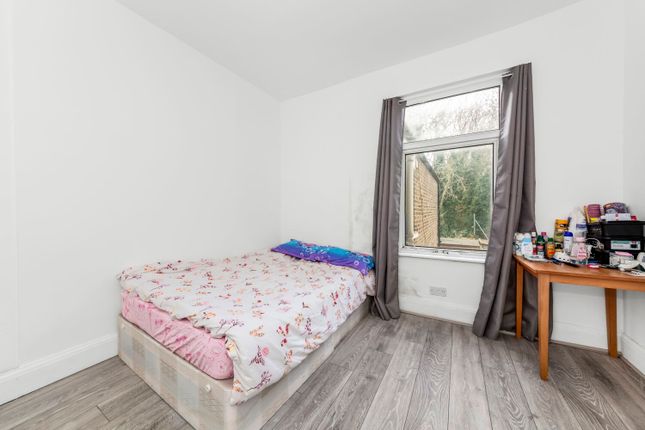 Terraced house for sale in Ivydale Road, London