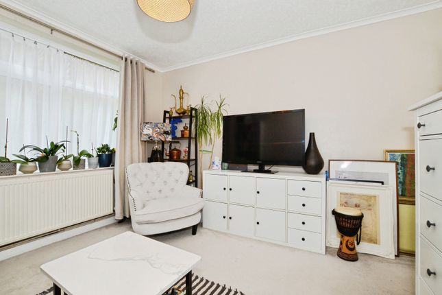 21, Oxhey Drive, Watford photo 3