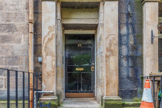 Flat to rent in St. James Square, Edinburgh