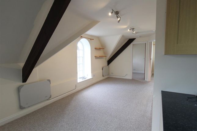 Upper Coach House 18, South Street, Crewkerne photo 2