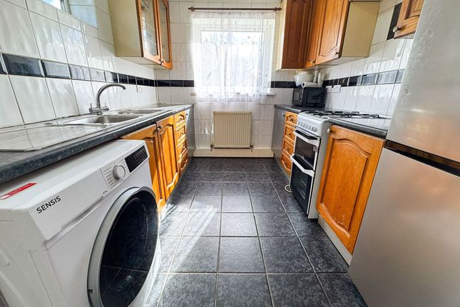 Flat 4, Edgbury Court, London photo 2