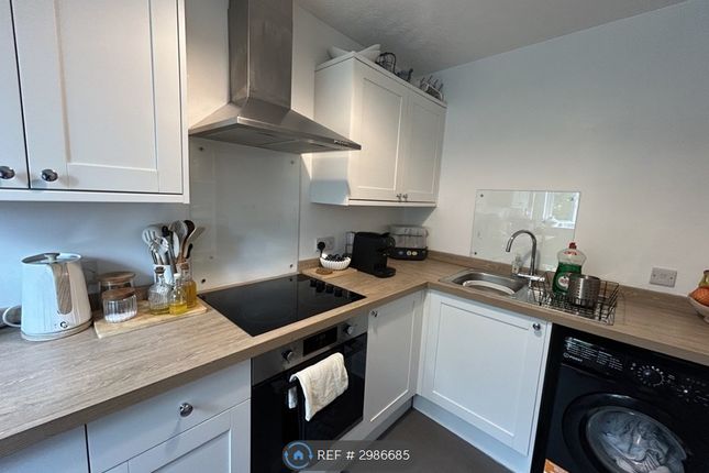 Flat, Robinson Court Churchdale Road, Eastbourne photo 2