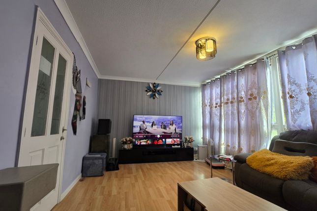 170 Mangold Way, Erith photo 2