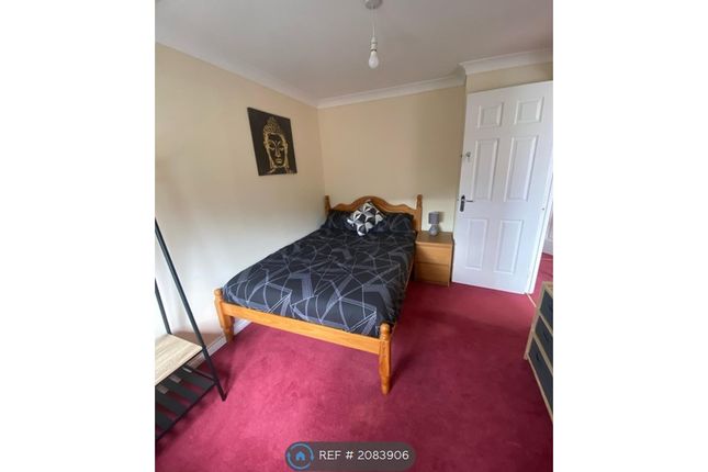 Room to rent in Chassagne Square, Crewe