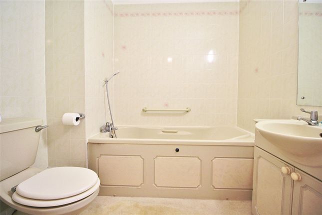 18, Cissbury Court, Findon Valley photo 4