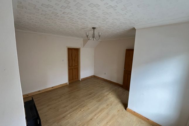 29, Stoneleigh Street, Oldham photo 3