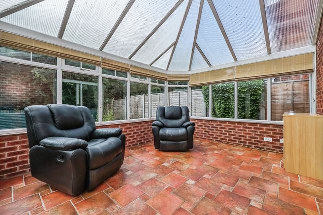 11, Fairburn Way, Watnall, Nottingham photo 4