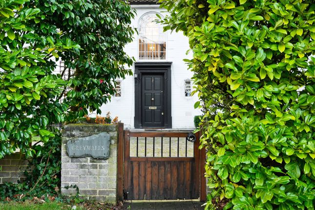Greywalls,, Ruxley Crescent, Esher photo 2