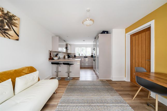 2, Anvil Close, Weymouth photo 4