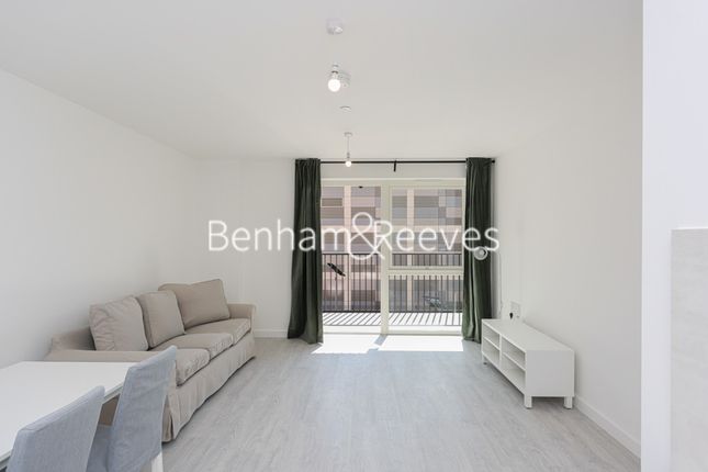 Flat to rent in Farine Avenue, Hayes