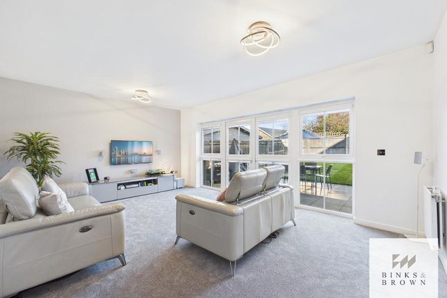 16, Orchard Way, Stanford Le Hope photo 2