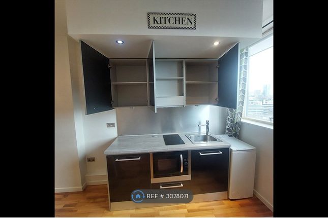 Studio flat on West Point Wellington Street, Leeds, £720/mo