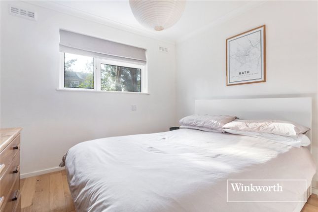 Flat for sale in St. Michael's Close, Hendon Lane, Finchley, London
