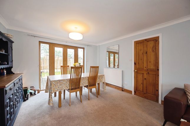 5, Little Corner, Waterlooville photo 3