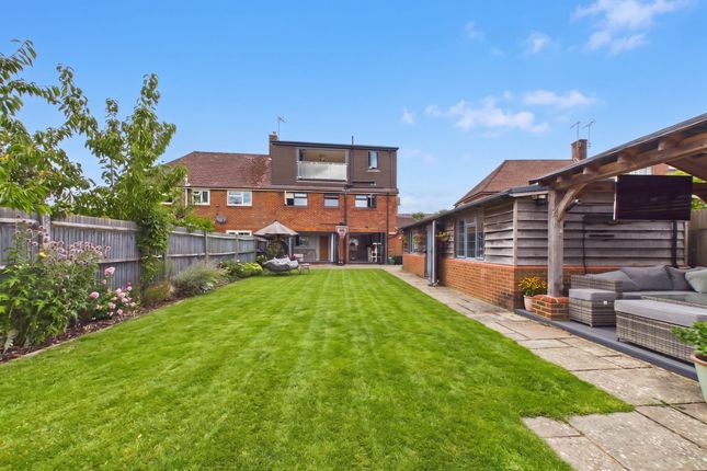 12 Church Close, Horsham photo 2