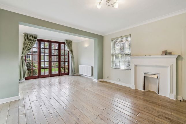 60, Woodhall Gate, Pinner photo 3