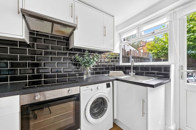 54 Lorne Road, London photo 4