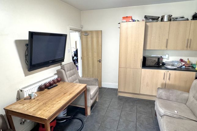 Room 1, 12 Monson Street, Lincoln photo 4