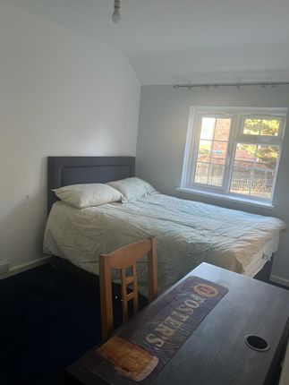 Room to rent in Leighton Road, Enfield