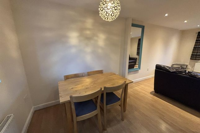 Royalthorn Road, Sharston photo 5