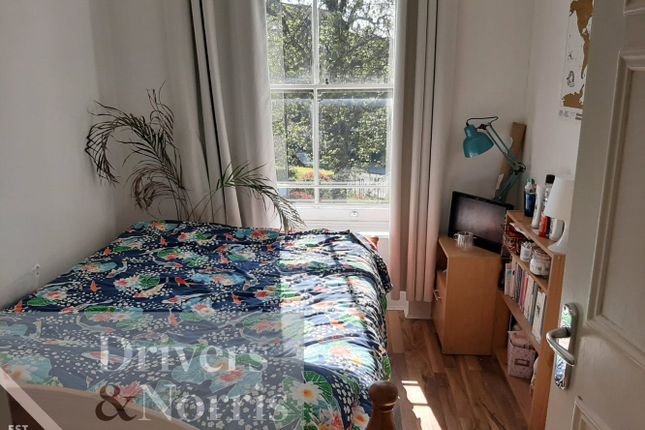 Top Floor Flat, 166, Camden Street, London photo 4