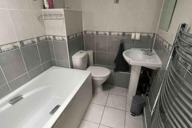 204, B, Hornsey Road, Greater London photo 4
