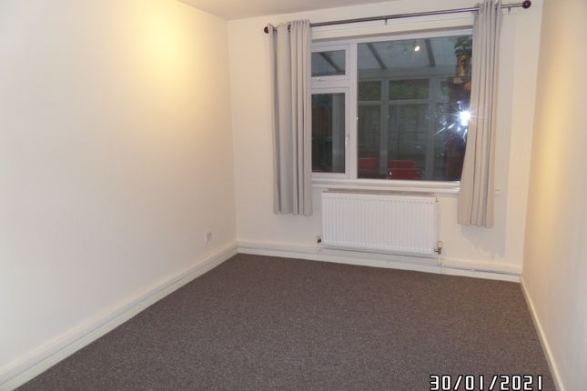 38, Warren Close, Tipton photo 4