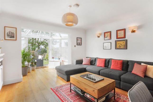 Town house for sale in Courtenay Avenue, Sutton