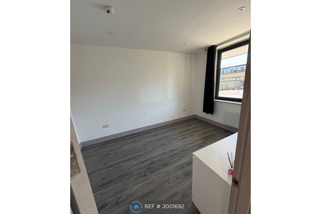 Flat, Cube House Quilters Way, Stoke Mandeville, Aylesbury photo 4