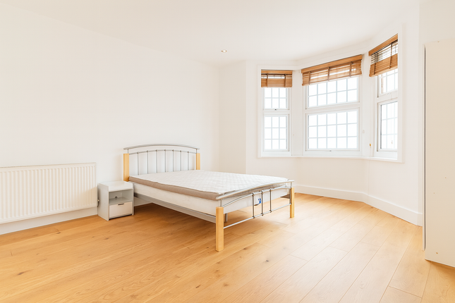 Queens Avenue - Room 1 Pic