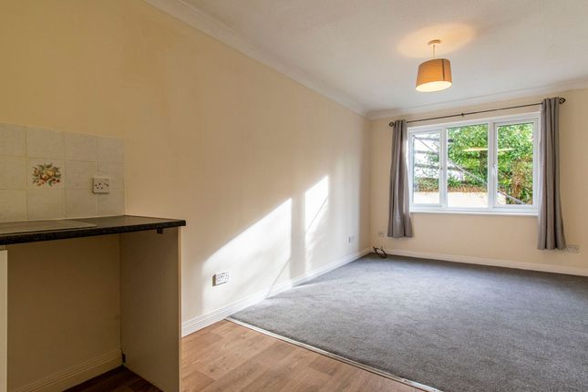 Flat to rent in Plymouth Road, Fairlight Plymouth Road