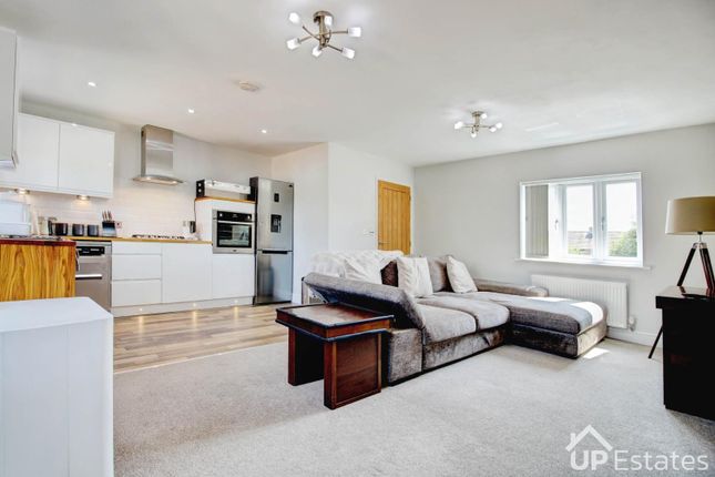 51, Elizabeth Way, Coventry photo 4